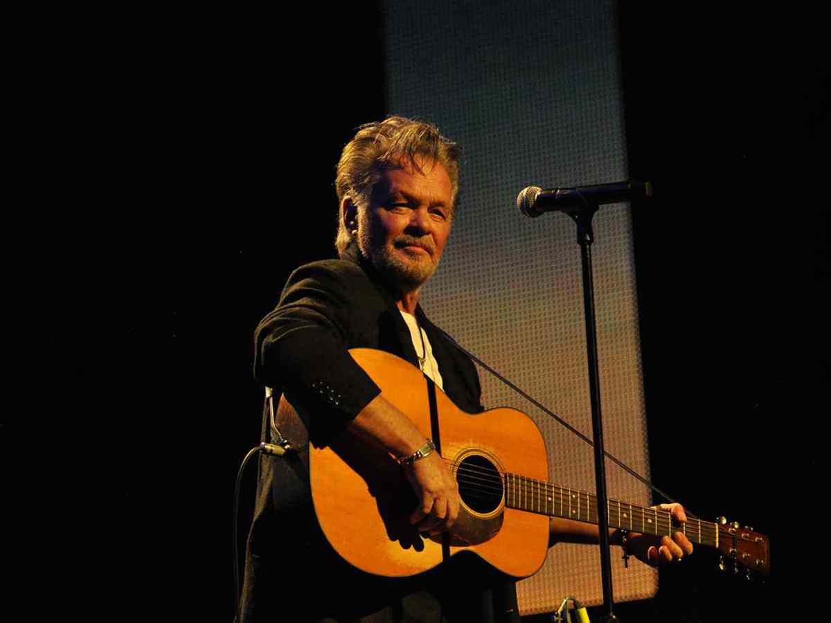 Mellencamp returns to the stage